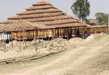 दलितकाे घर भत्काएर महायज्ञ गरिँदै, दुई फिट माटाे फालेर शुद्धिकरण