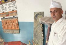 बाँसको घाना बोकेर मेयर भट्टराईले माइतीघरमा सत्याग्रह थाल्ने